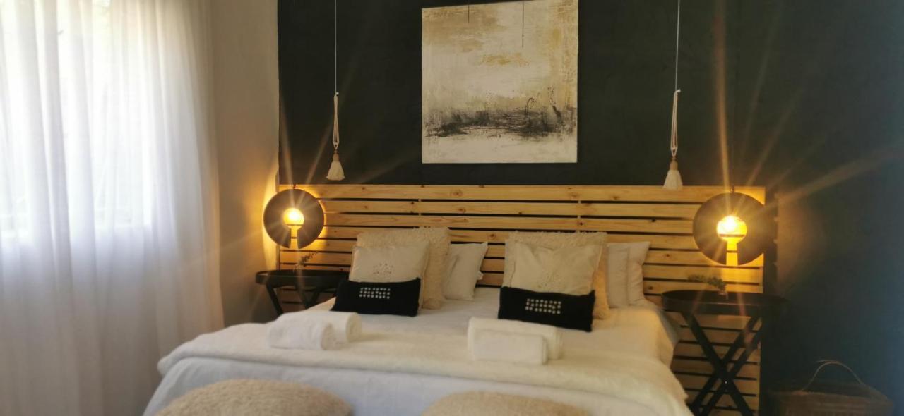 Exquisite Private Luxury Suite With King Bed At Bokmakierie Villas Windhoek Extérieur photo