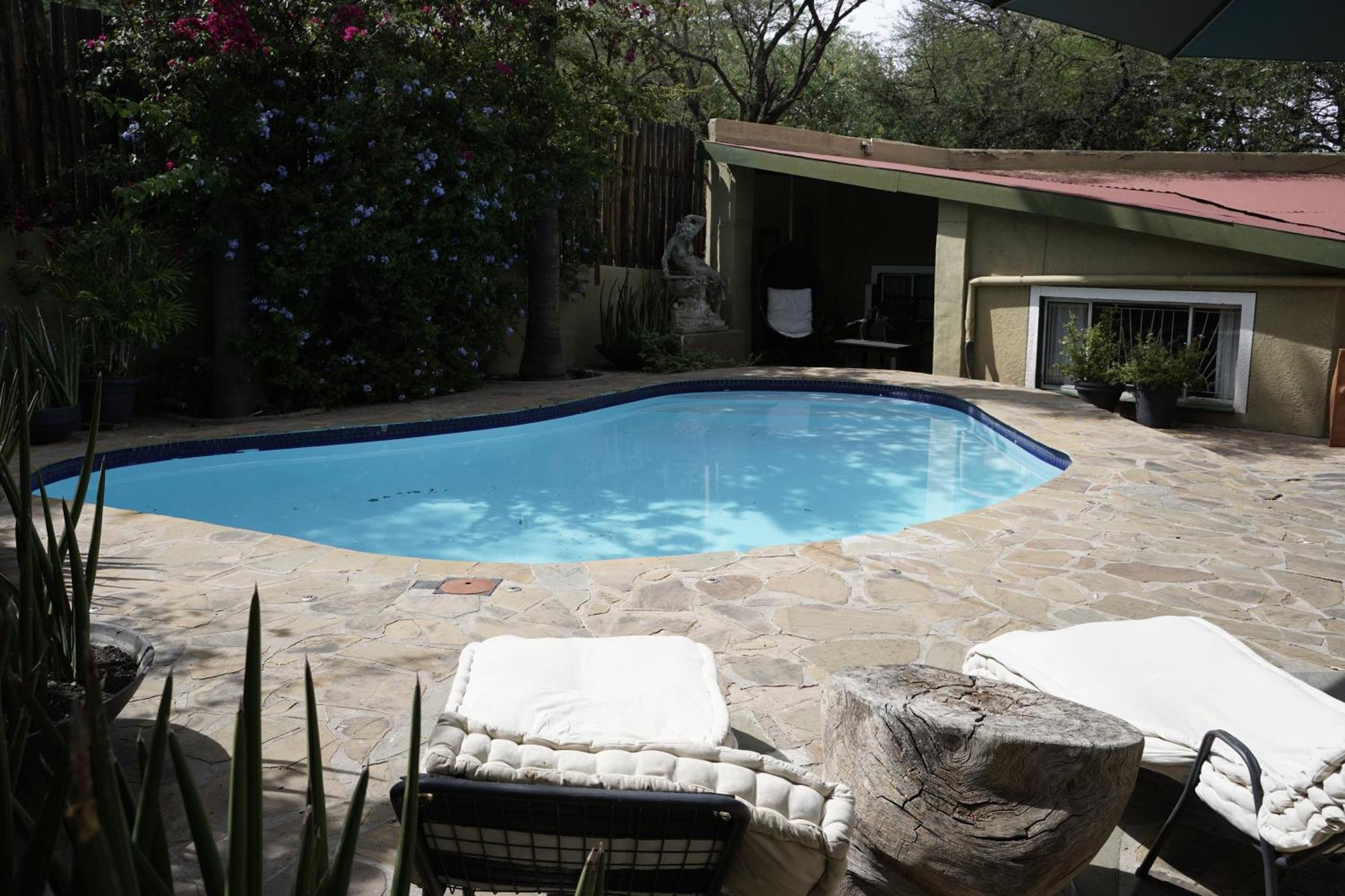 Exquisite Private Luxury Suite With King Bed At Bokmakierie Villas Windhoek Extérieur photo