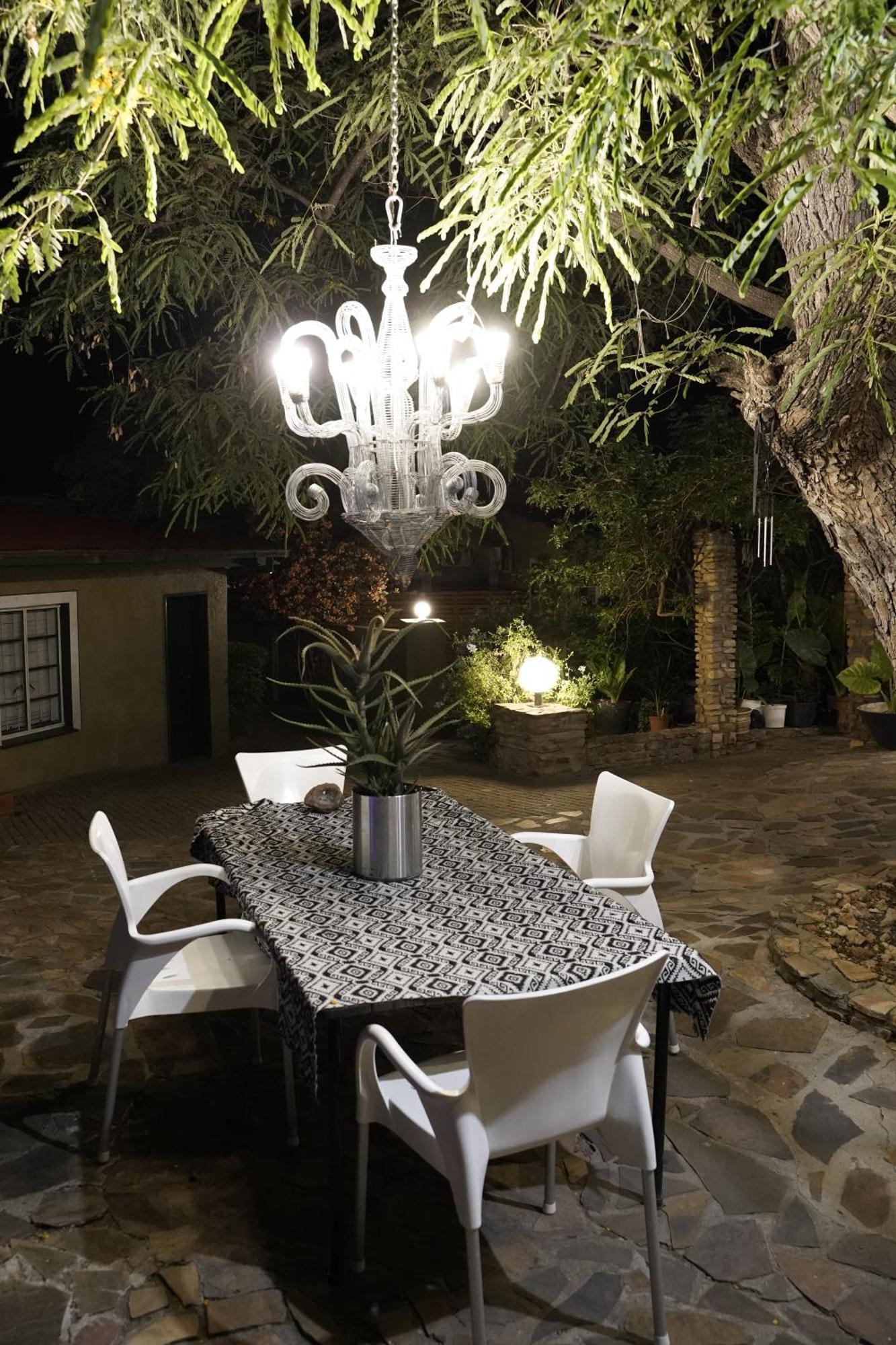Exquisite Private Luxury Suite With King Bed At Bokmakierie Villas Windhoek Extérieur photo
